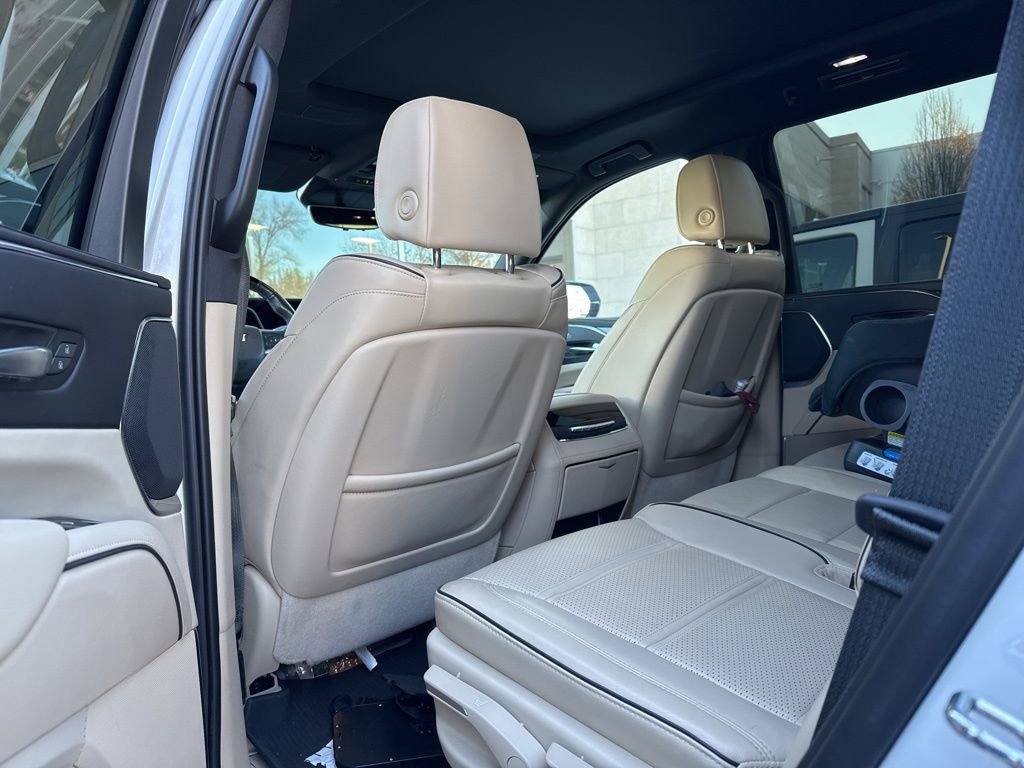 Used 2023 Cadillac Escalade Premium Luxury image 9