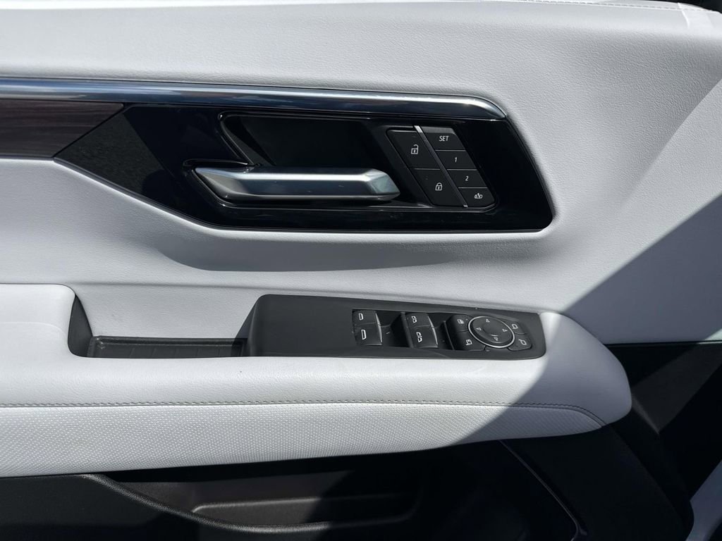 New 2026 Chevrolet Suburban Premier RWD image 21