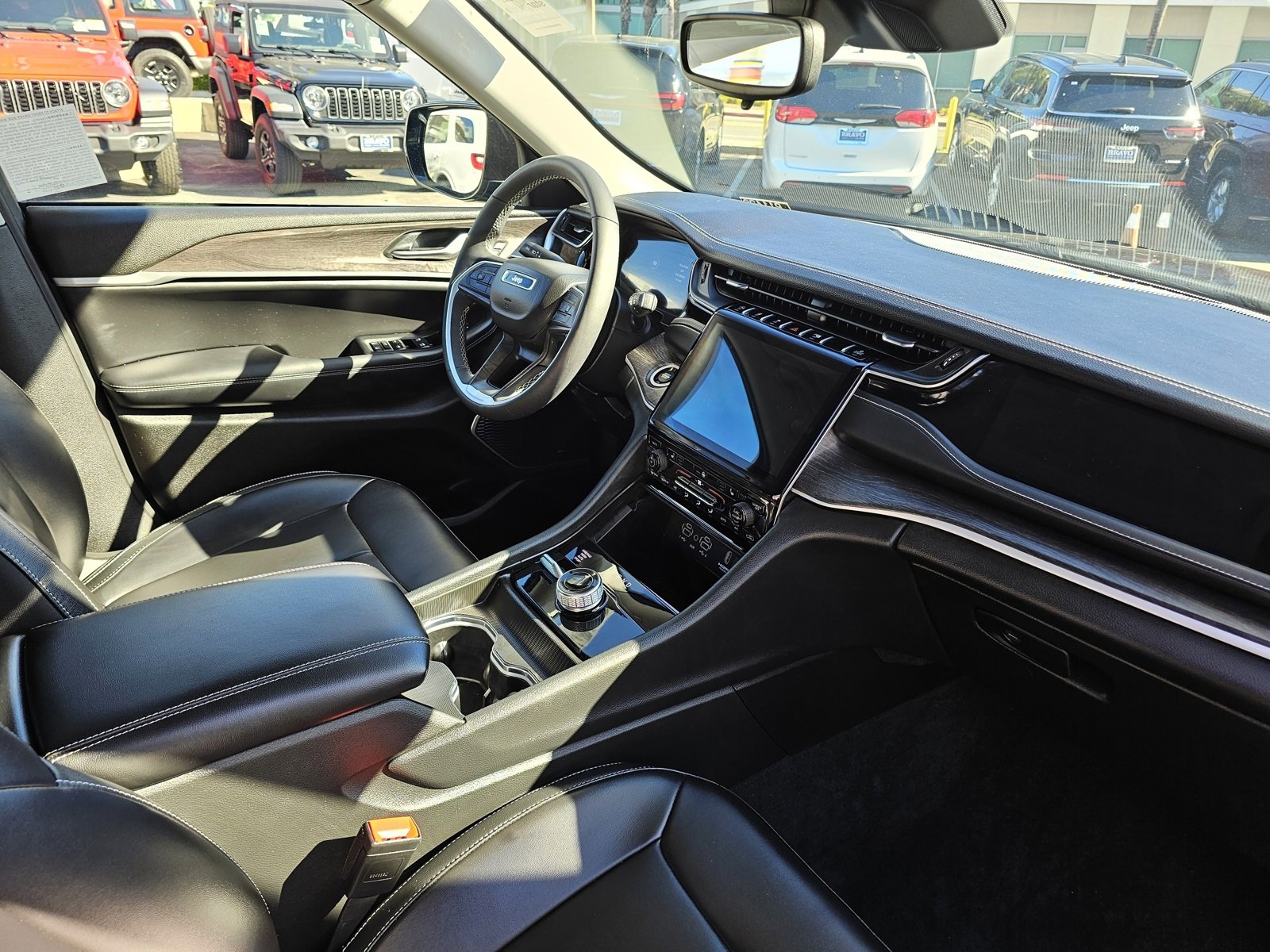 Used 2023 Jeep Grand Cherokee Limited w/ Trailer Tow Prep Group (B) image 27