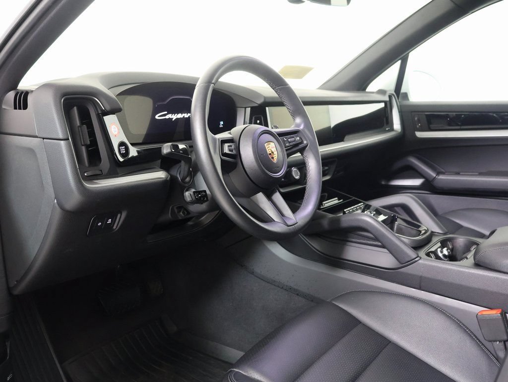 Certified 2025 Porsche Cayenne AWD/4WD image 4
