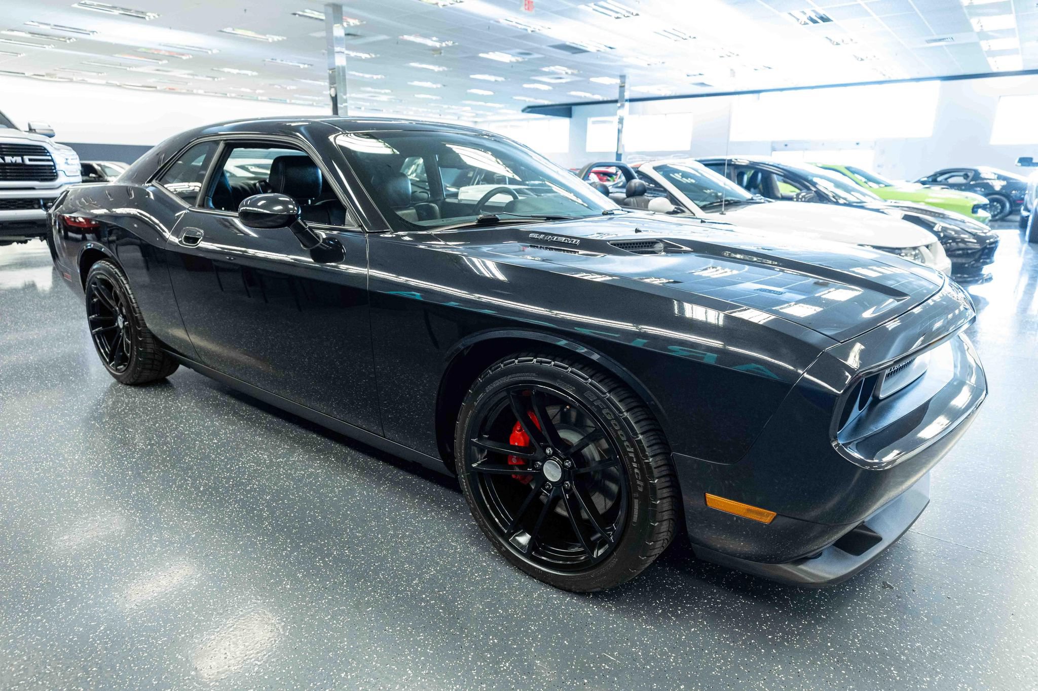 Used 2010 Dodge Challenger SRT8 RWD image 4