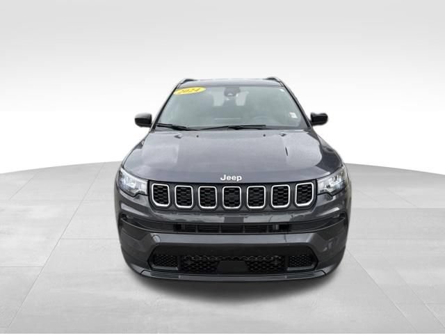 Used 2024 Jeep Compass Latitude AWD/4WD image 7