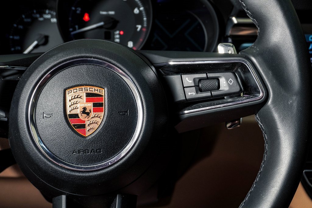 Certified 2025 Porsche Macan image 19