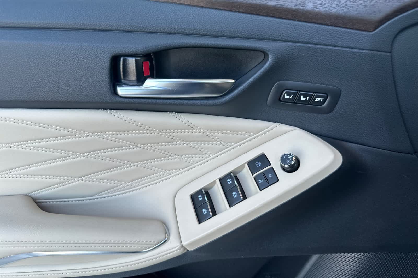 Used 2020 Toyota Avalon Limited w/ Advanced Safety Package FWD image 12