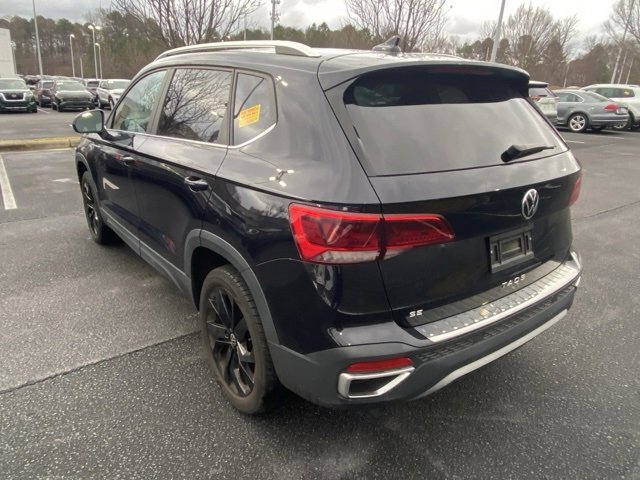 Used 2023 Volkswagen Taos SE w/ Black Wheel Package image 3