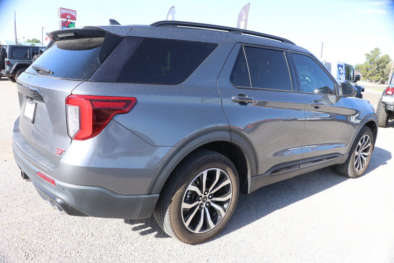Used 2022 Ford Explorer ST AWD/4WD image 7
