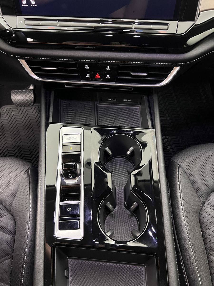 Used 2024 Volkswagen Atlas SE FWD image 7