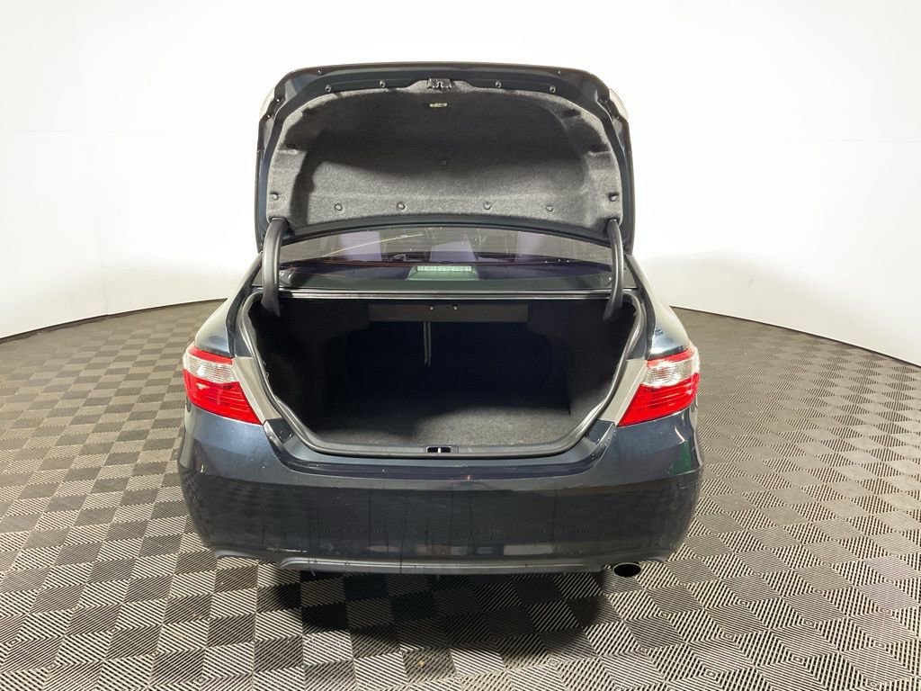 Used 2016 Toyota Camry XSE image 9