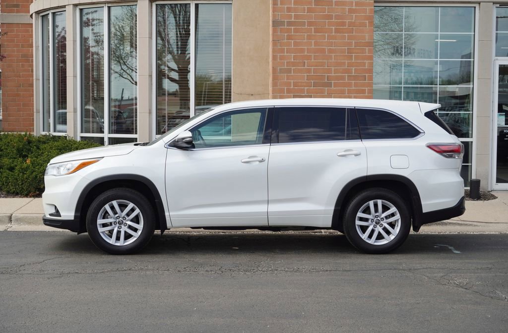 Used 2016 Toyota Highlander LE image 2