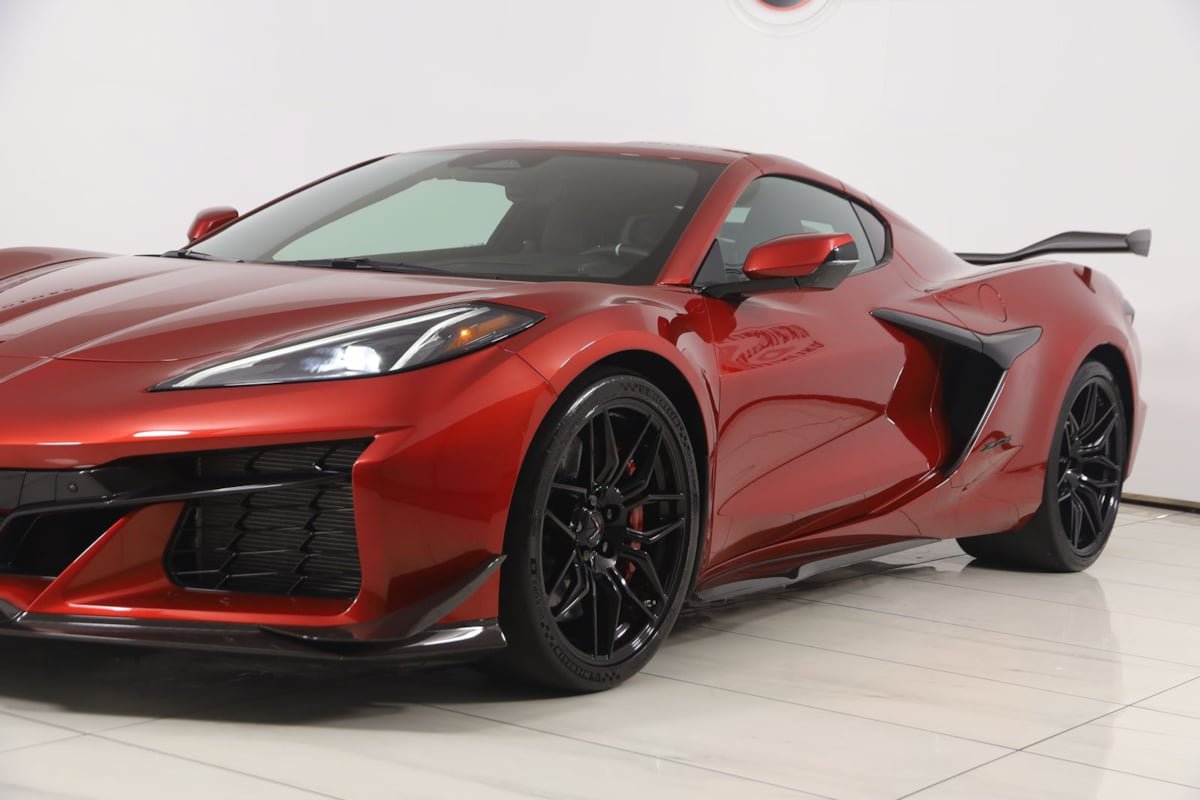 Used 2025 Chevrolet Corvette Z06 w/ Z07 Performance Package RWD image 96
