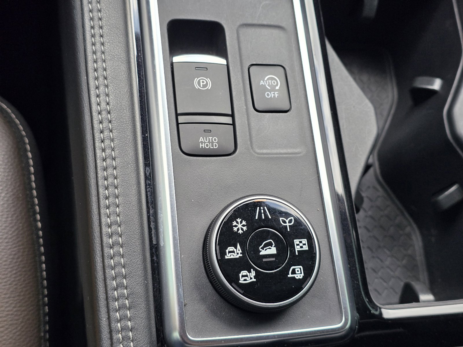 Used 2023 Nissan Pathfinder Platinum image 21