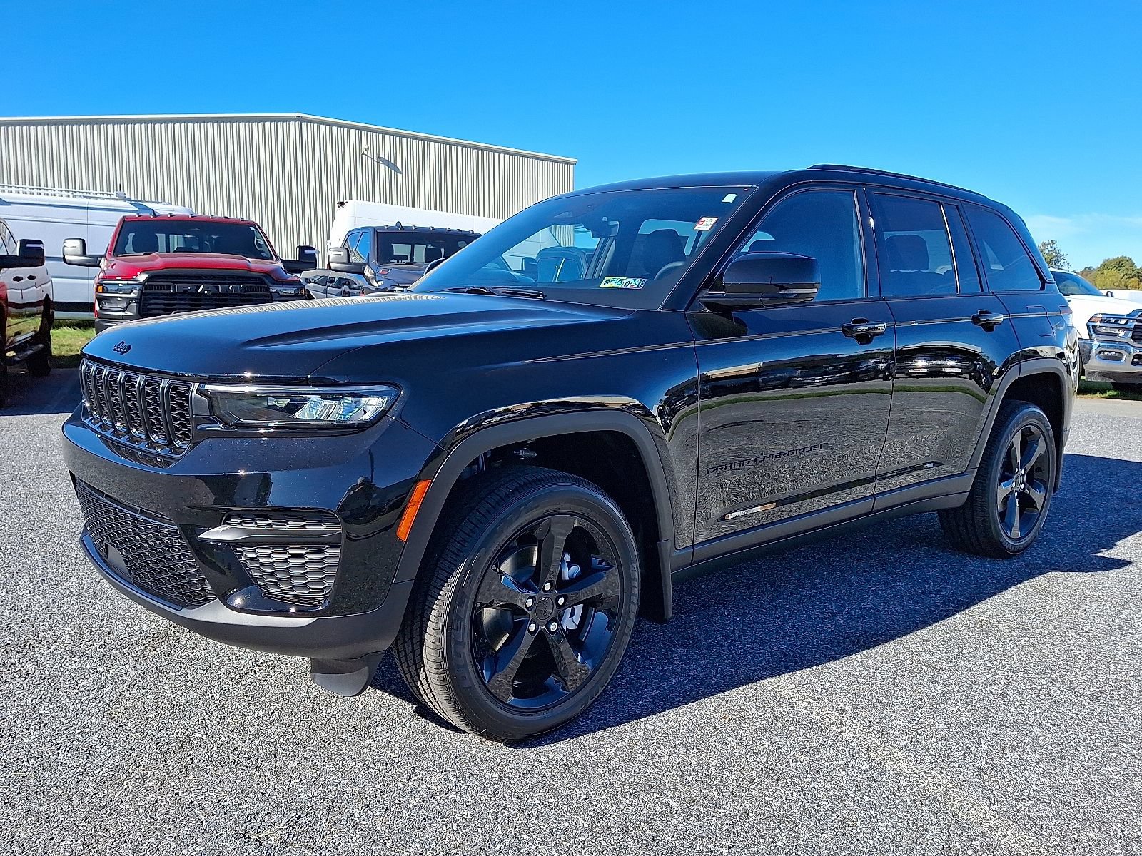New 2025 Jeep Grand Cherokee Altitude AWD/4WD image 2