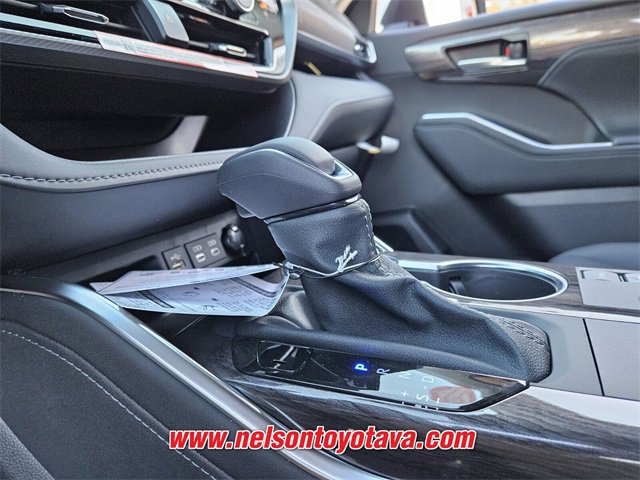 New 2026 Toyota Highlander Platinum image 12