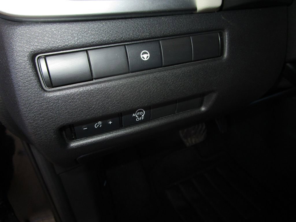 Used 2023 Nissan Rogue SV image 19