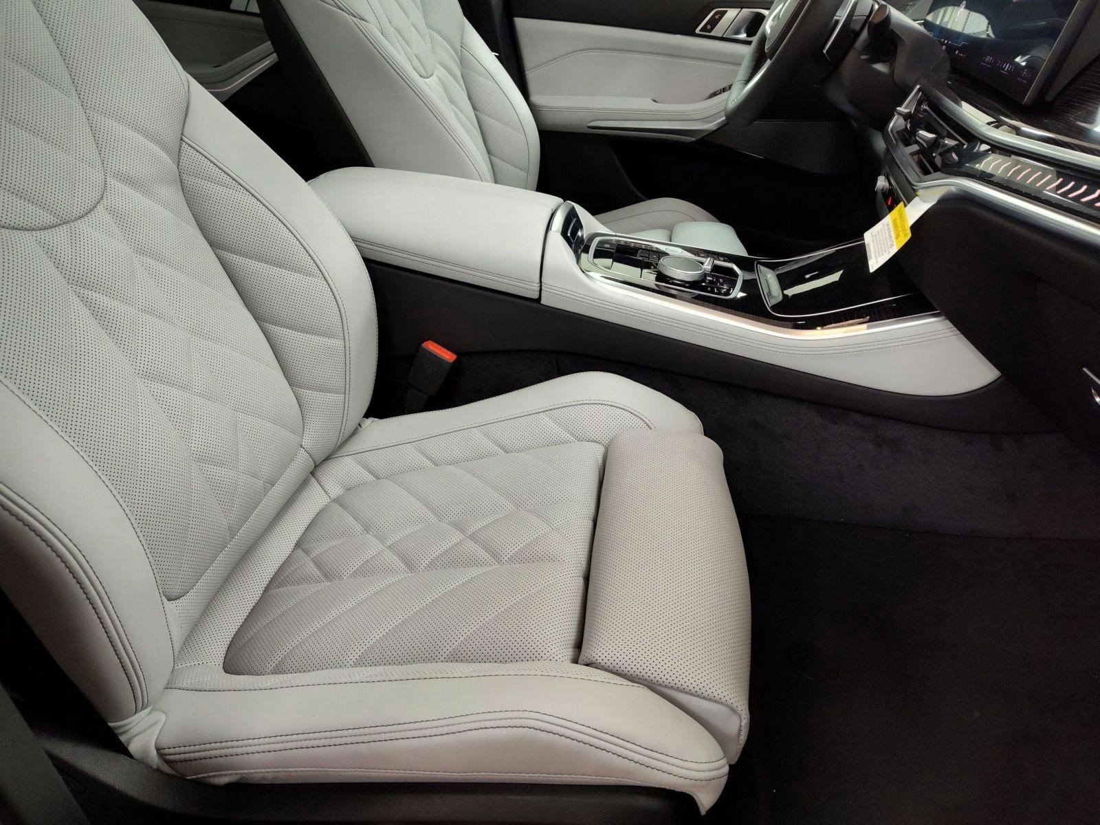 Used 2026 BMW X5 xDrive40i w/ M Sport Package image 28