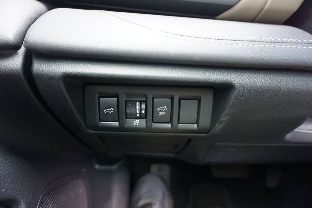 Used 2022 Subaru Outback Limited image 5