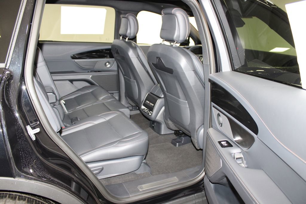 New 2025 Lincoln Nautilus Premier w/ Equipment Group 102A image 30