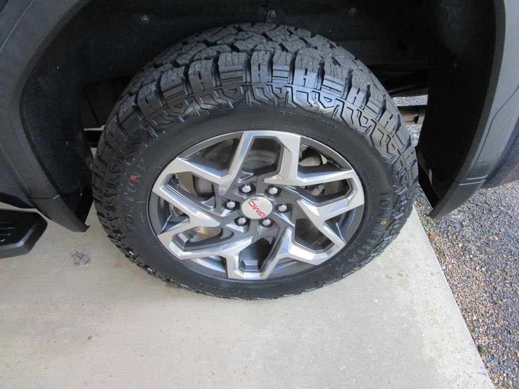 Used 2022 GMC Sierra 1500 SLT w/ SLT Premium Plus Package AWD/4WD image 11