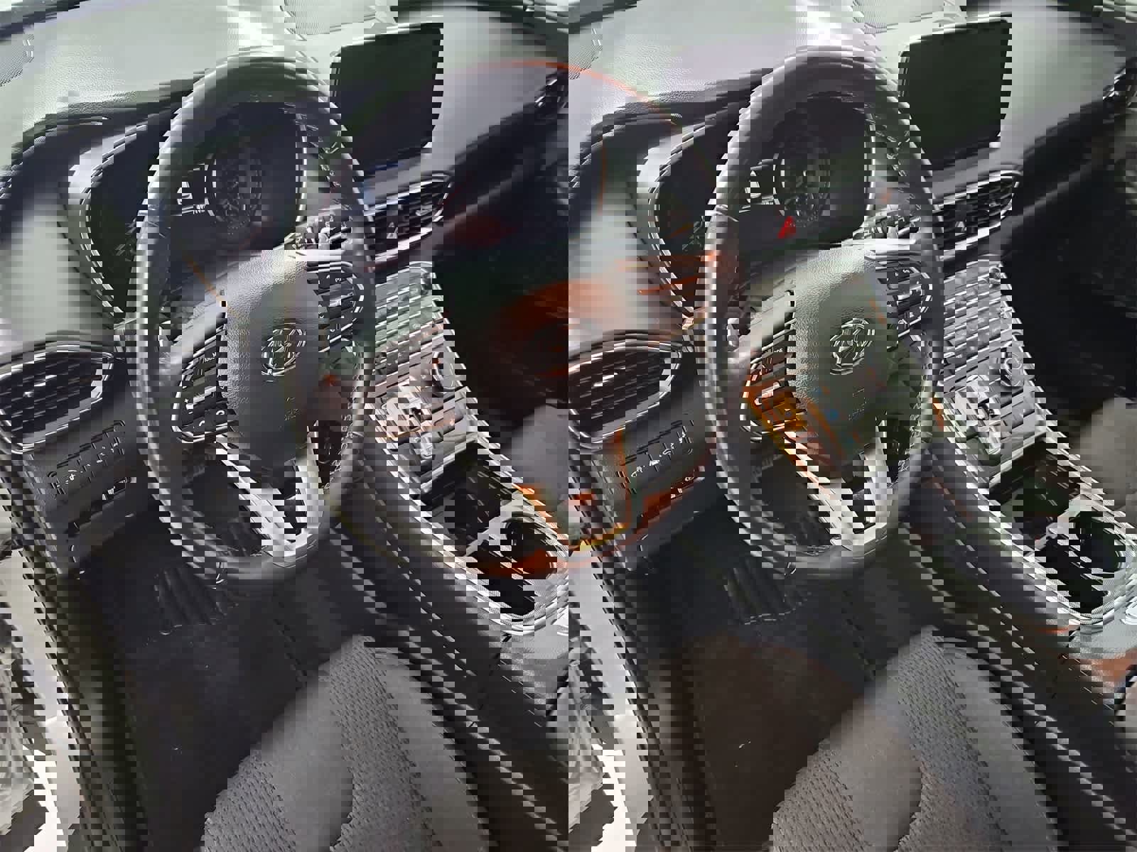 Used 2023 Hyundai Santa Fe SEL image 2