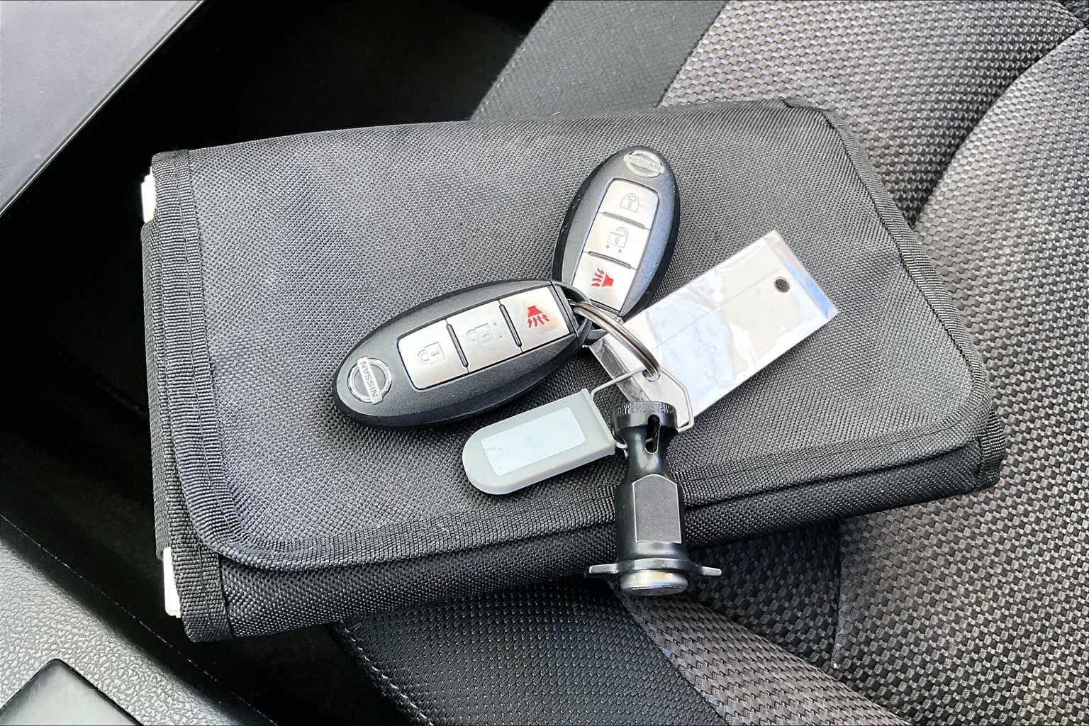 Used 2013 Nissan Rogue SV AWD/4WD image 15