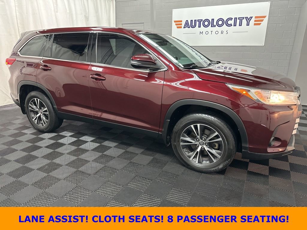 Used 2019 Toyota Highlander LE FWD image 1