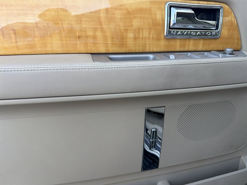Used 2008 Lincoln Navigator 2WD image 27