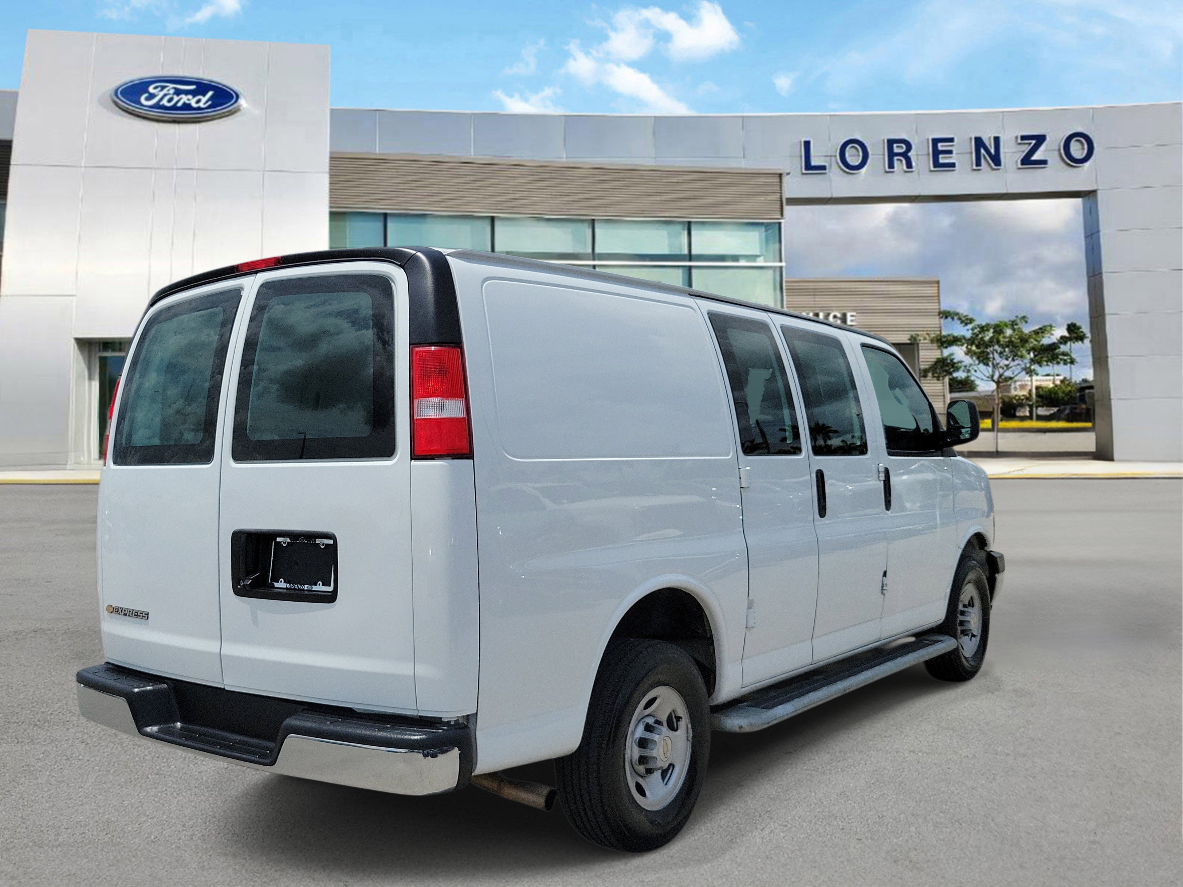 Used 2024 Chevrolet Express 2500 w/ Driver Convenience Package RWD image 5