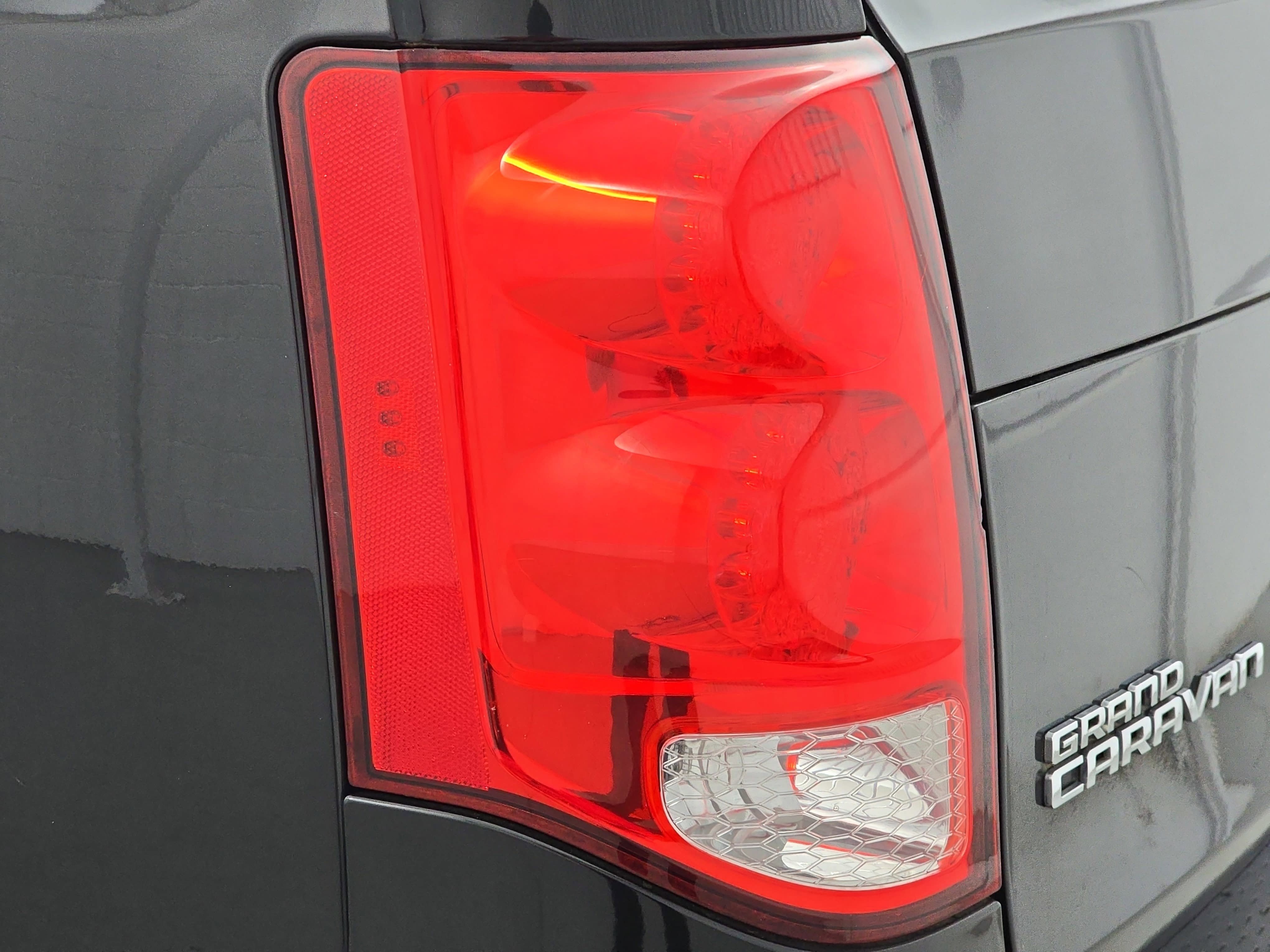 Used 2014 Dodge Grand Caravan SE FWD image 31