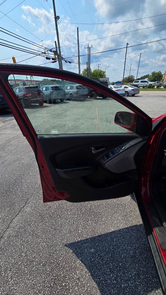 Used 2015 Hyundai Tucson SE AWD/4WD image 8