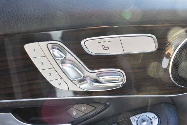 Used 2020 Mercedes-Benz GLC 300 4MATIC image 13