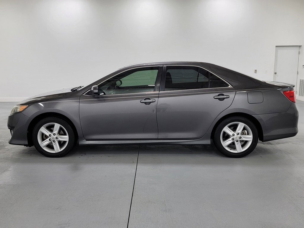 Used 2014 Toyota Camry SE FWD image 5