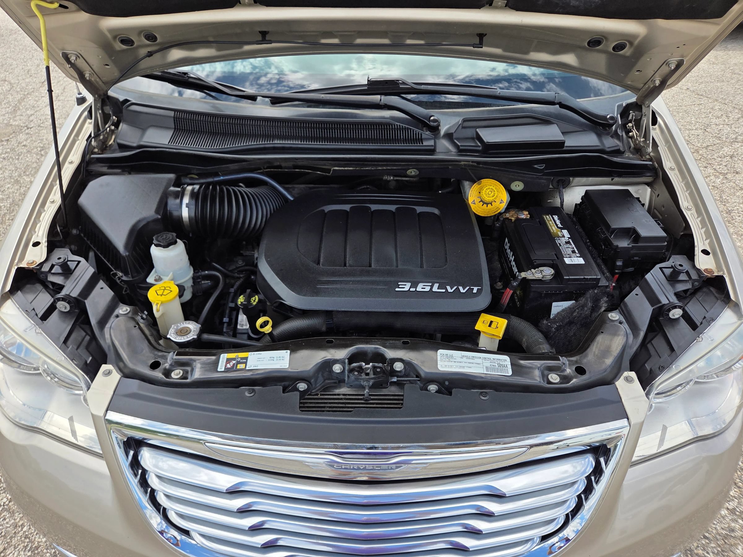 Used 2016 Chrysler Town & Country Touring FWD image 21