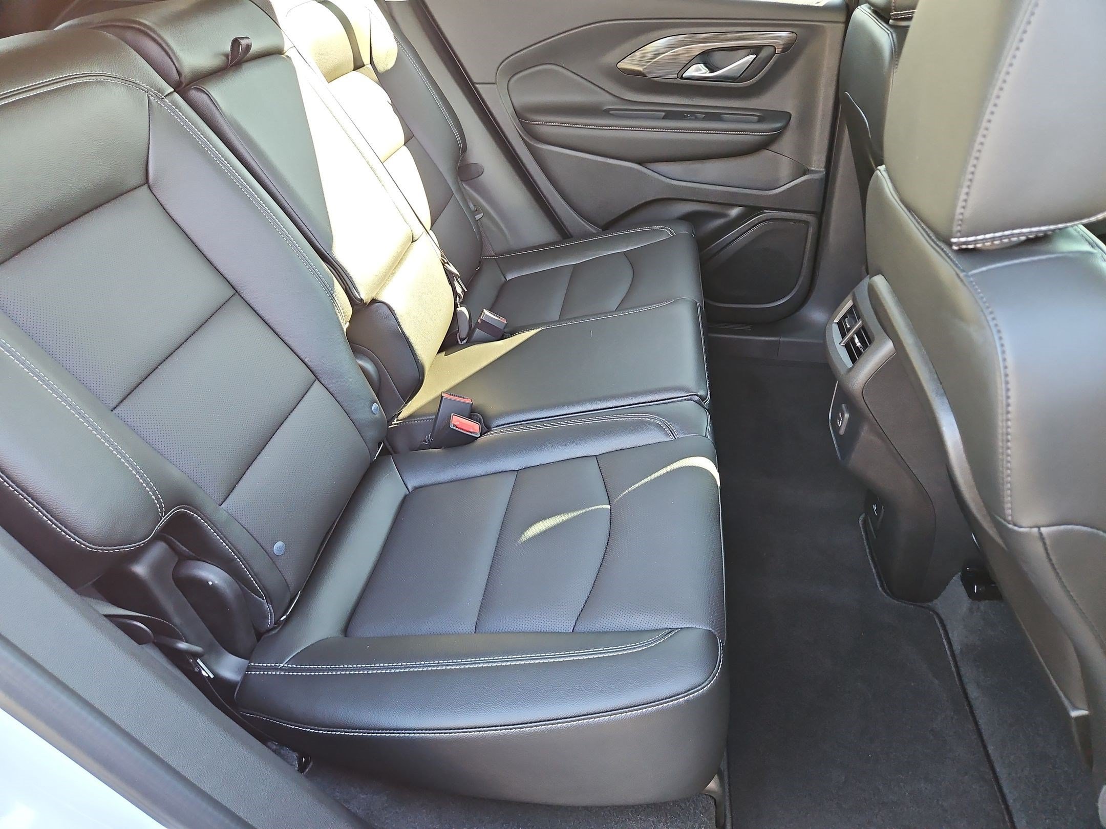 Used 2024 GMC Terrain SLT w/ Elevation Edition AWD/4WD image 27