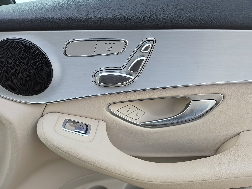 Used 2021 Mercedes-Benz GLC 300 4MATIC image 27