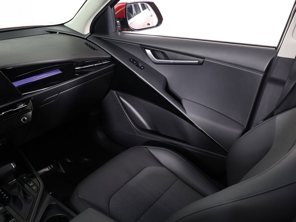 Used 2023 Kia Niro EX Touring image 37
