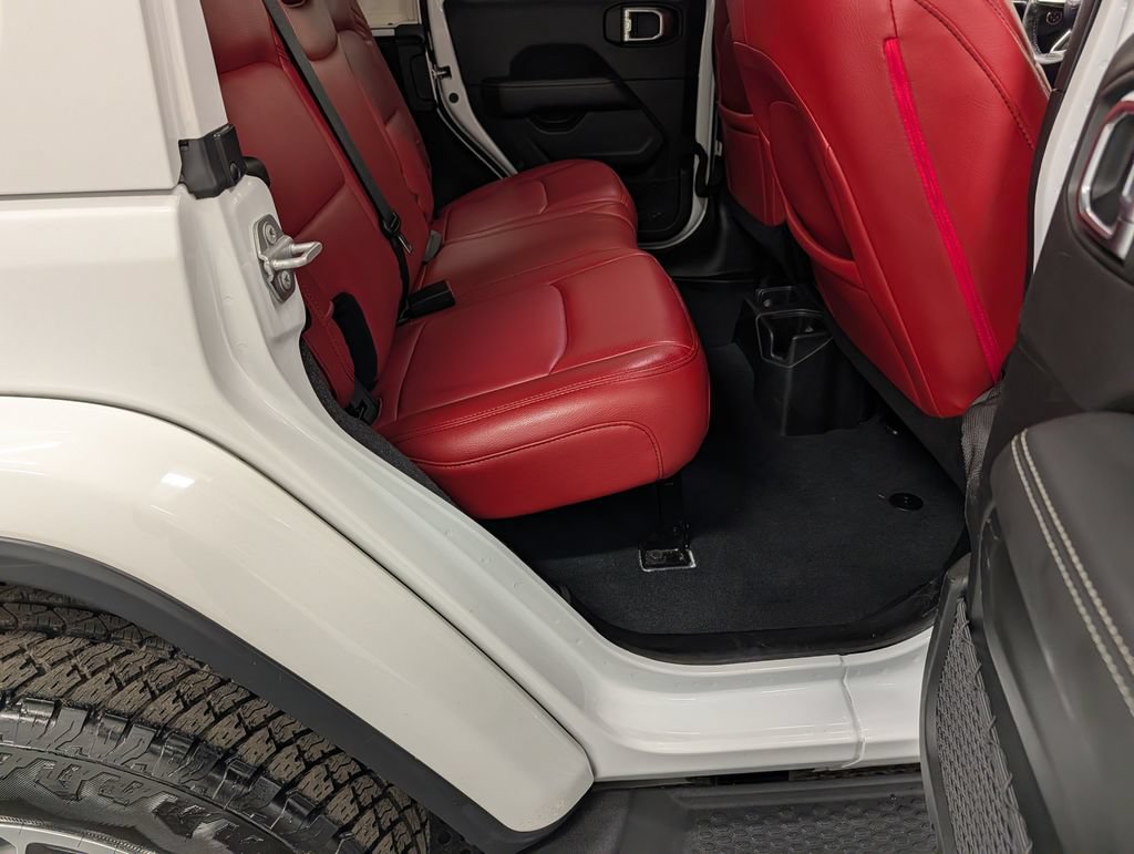 Used 2021 Jeep Wrangler Unlimited Sahara AWD/4WD image 31