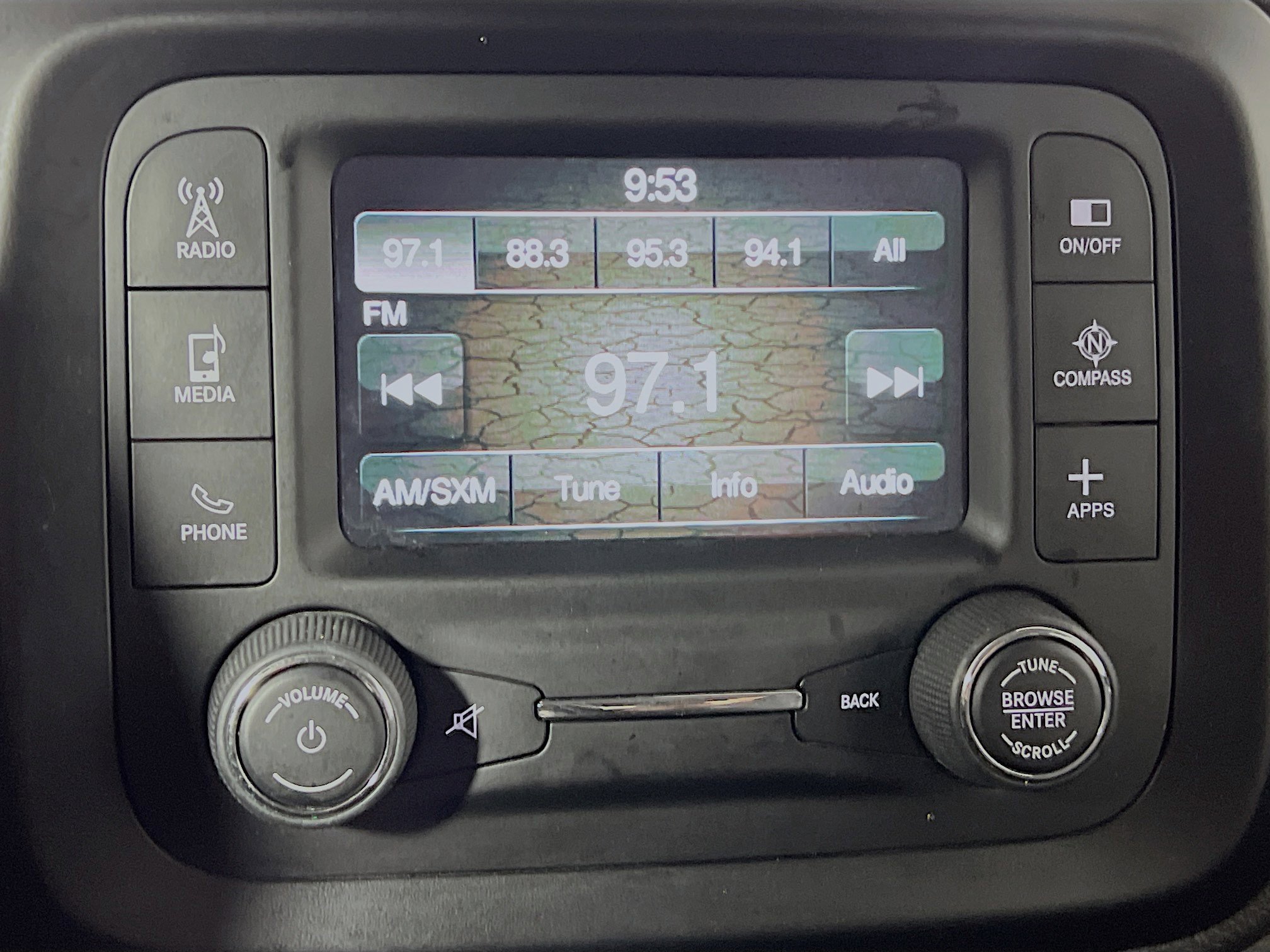 Used 2016 Jeep Renegade Latitude w/ Popular Equipment Group image 27