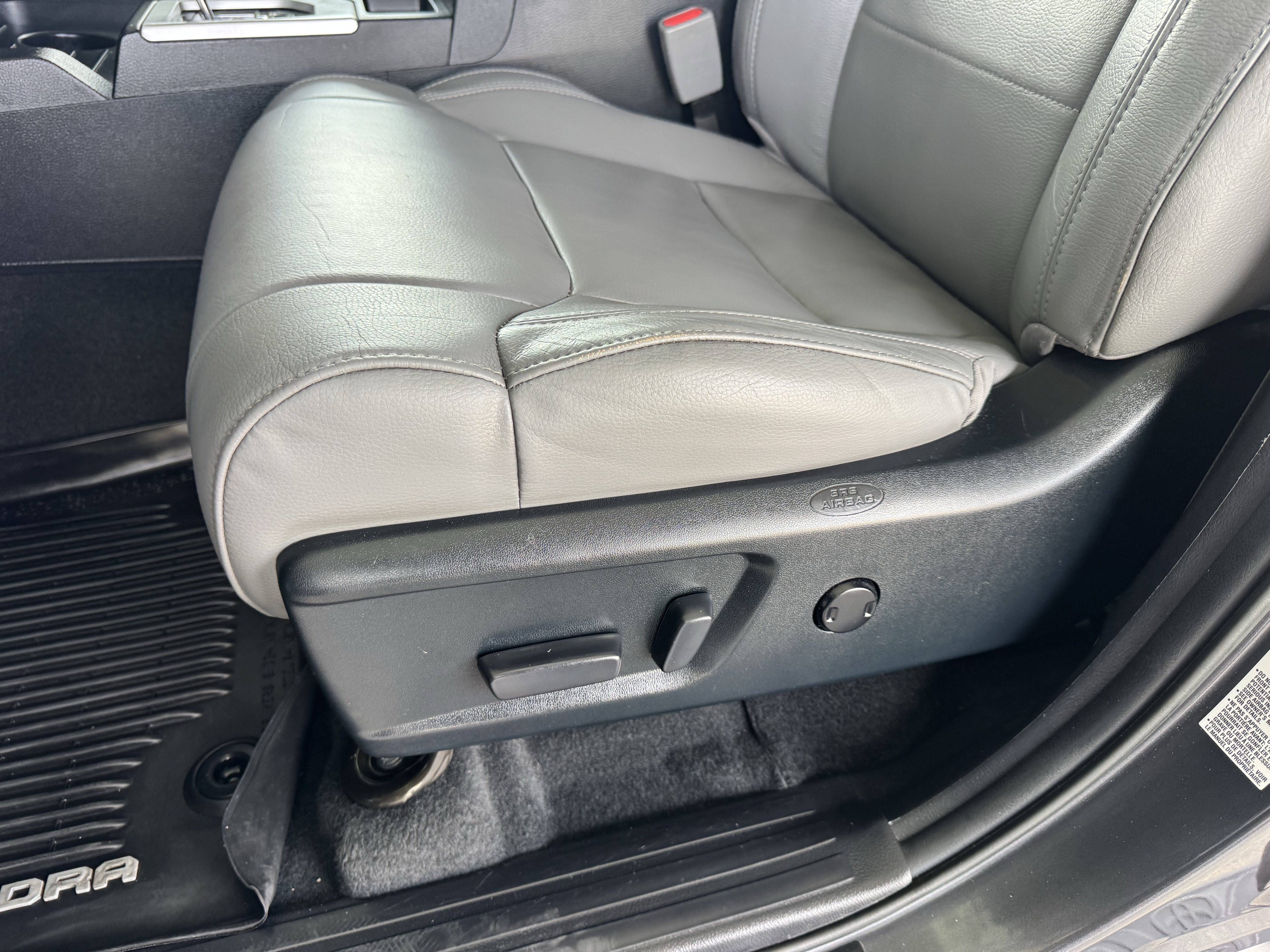 Used 2017 Toyota Tundra Limited w/ Limited Premium Package AWD/4WD image 14