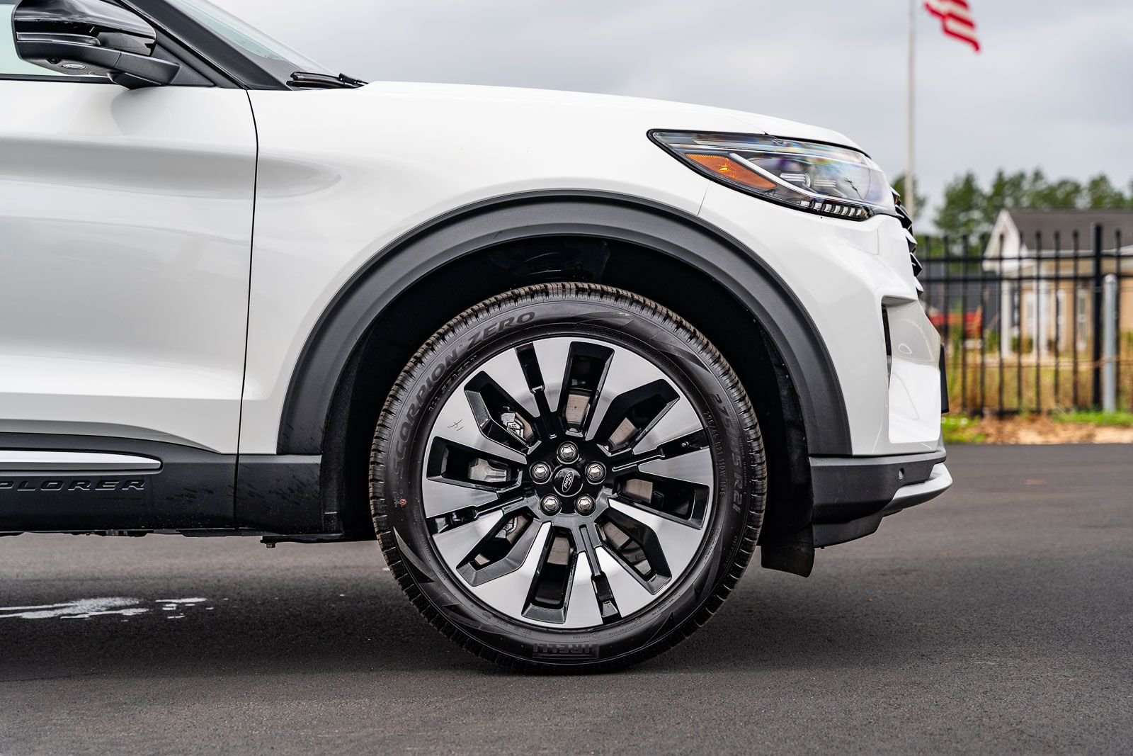 New 2027 Ford Explorer Platinum w/ LUX Leather Package AWD/4WD image 5