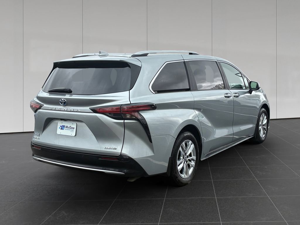 Used 2025 Toyota Sienna Limited AWD/4WD image 5