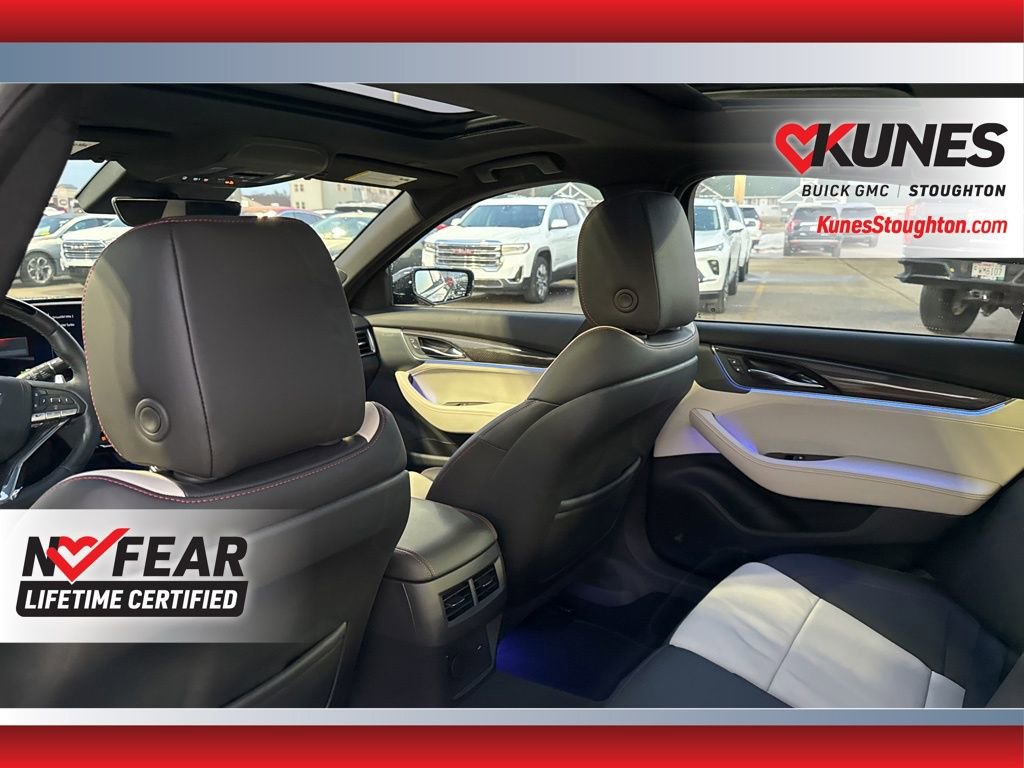 Used 2025 Cadillac CT5 V image 34