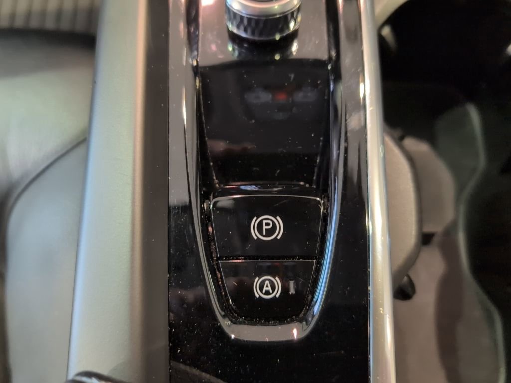 Used 2022 Volvo XC60 B5 Momentum w/ Advanced Package image 27