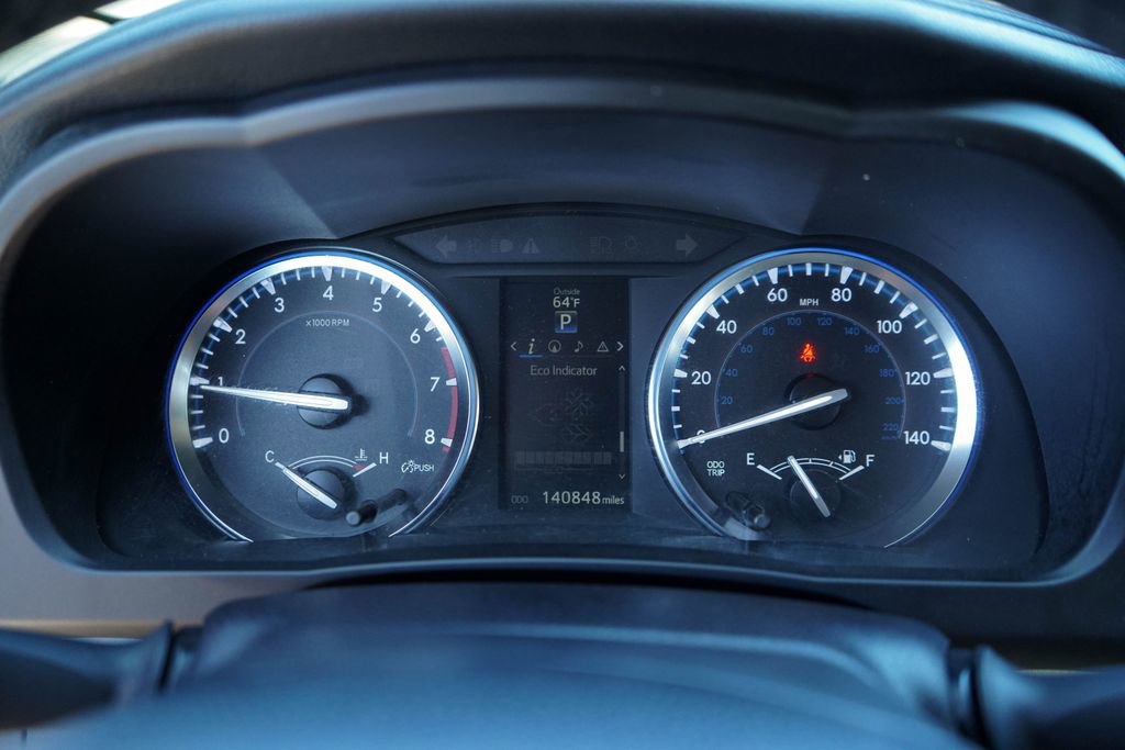 Used 2015 Toyota Highlander XLE FWD image 25
