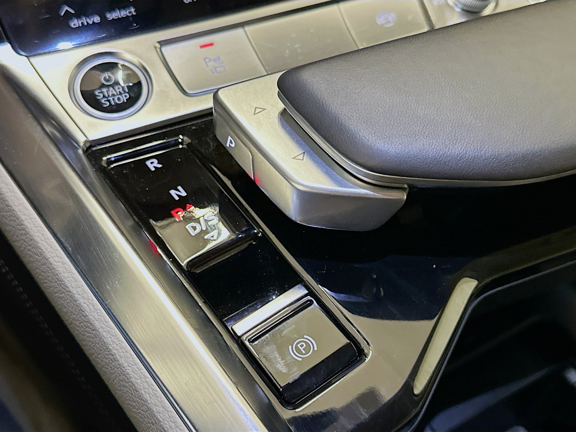 Used 2024 Audi Q8 e-tron Premium Plus w/ Premium Plus Package image 25