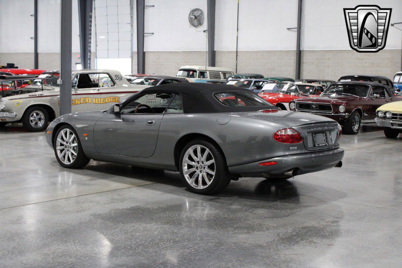 Used 2004 Jaguar XK8 Convertible image 3