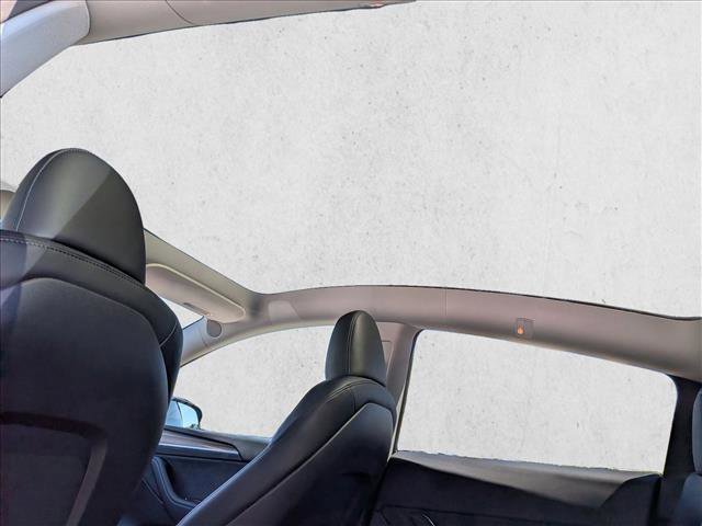Used 2025 Tesla Model Y Long Range image 18
