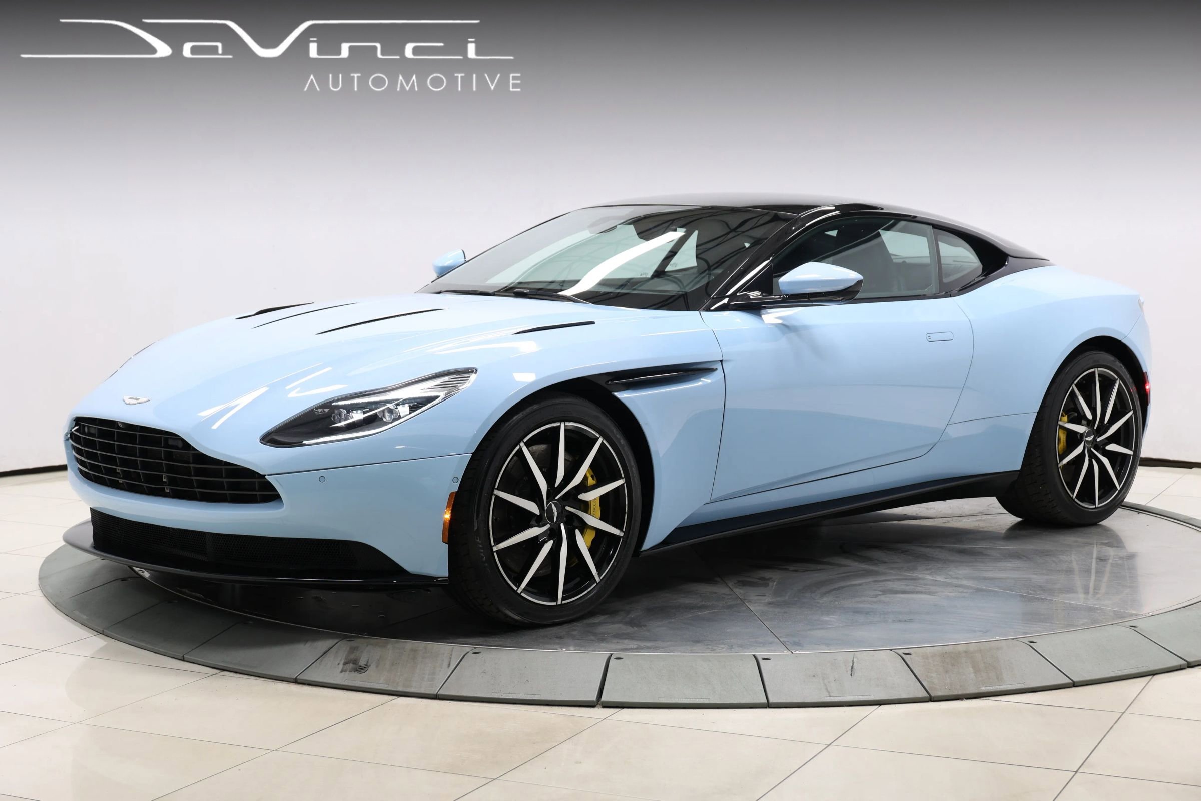 Used 2018 Aston Martin DB11 V12 image 1