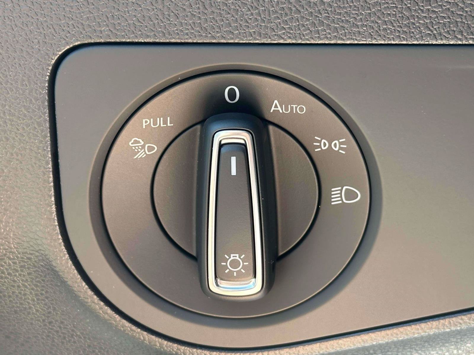 Certified 2023 Volkswagen Tiguan SEL R-Line AWD/4WD image 19