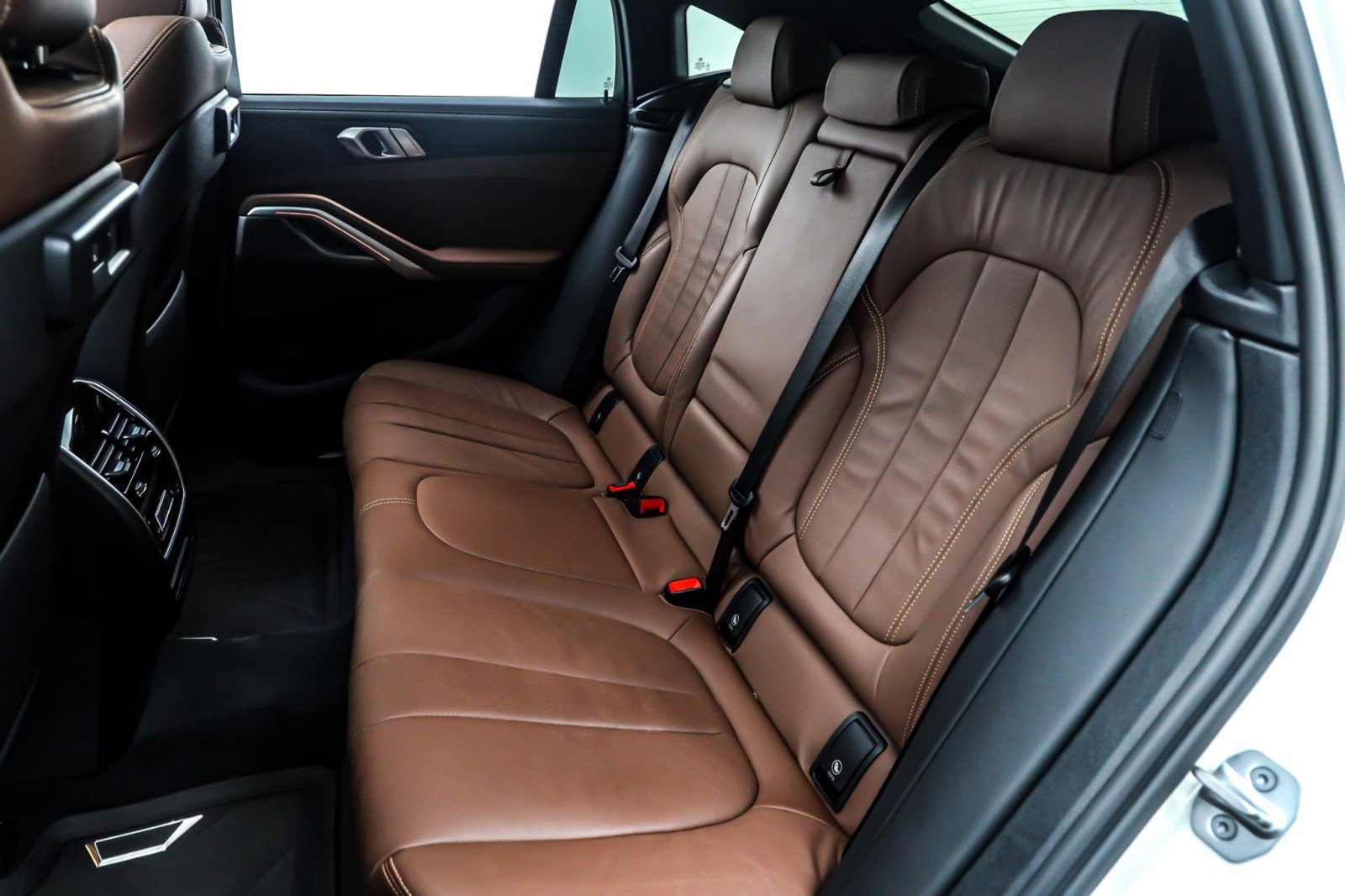 Used 2022 BMW X6 xDrive40i w/ Premium Package image 8