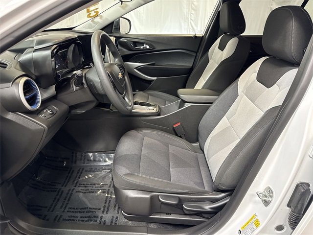 Certified 2025 Chevrolet Trax LS image 10